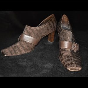 Liz Claiborne heels brown size 8.5